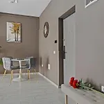 Unique Royal 28 Apartman Bukarest