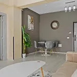 Unique Royal 28 Apartman Bukarest